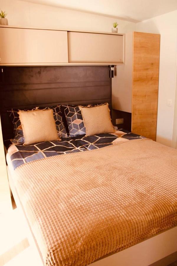 Mobile Home Peponi Del Mar, Brand New Biograd Na Moru Exterior photo